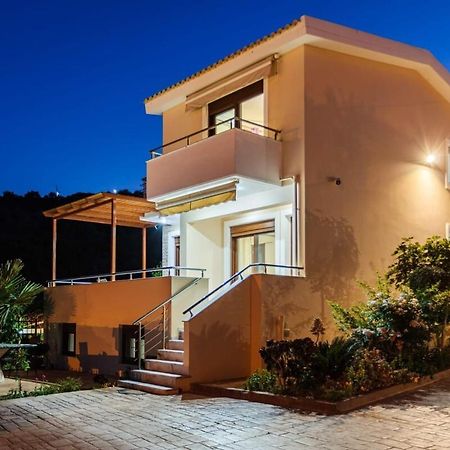 Villa Armonia - Beachfront Majestic Retreat Petalídhion Exteriör bild