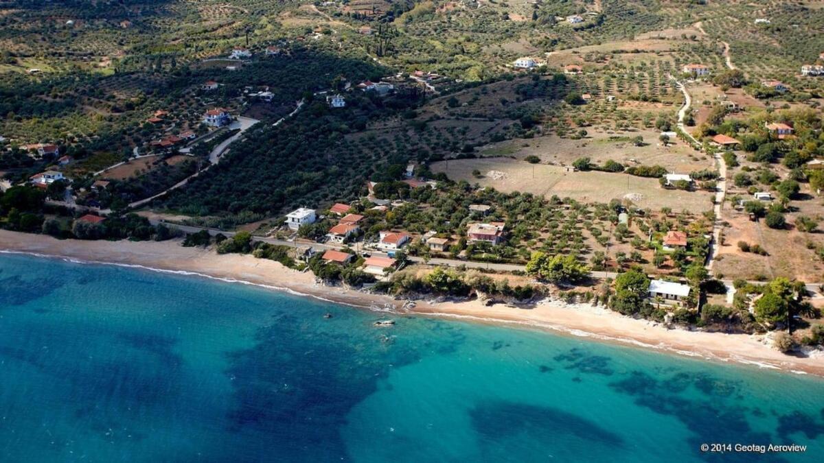 Villa Armonia - Beachfront Majestic Retreat Petalídhion Exteriör bild