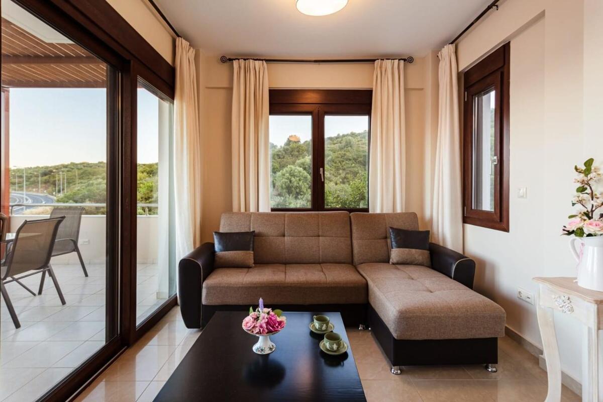 Villa Armonia - Beachfront Majestic Retreat Petalídhion Exteriör bild