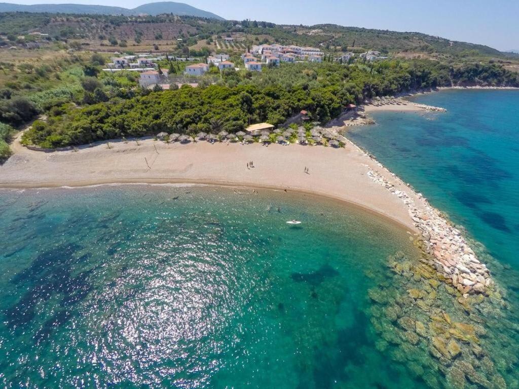 Villa Armonia - Beachfront Majestic Retreat Petalídhion Exteriör bild